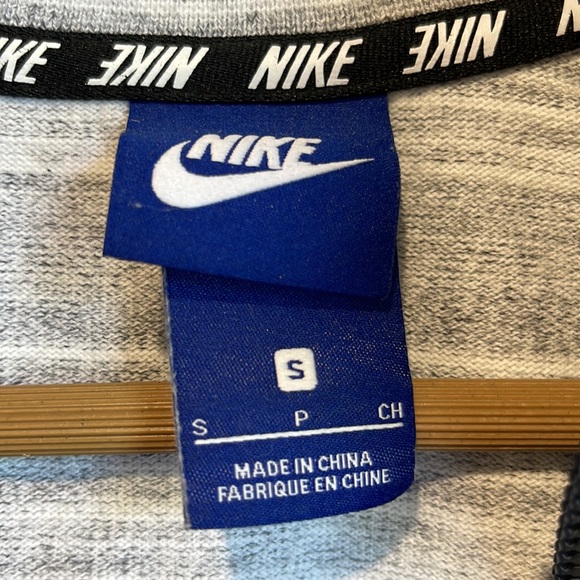 Nike Athletic Zip Up Jacket Women’s Size Small - Picture 3 of 4